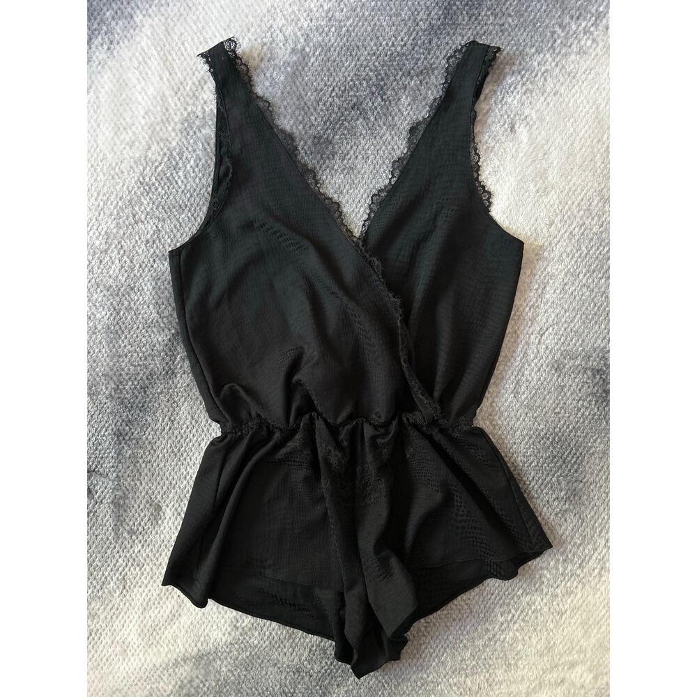 Victoria's Secret Black Lace Surplice Neckline Leopard Romper Size XS Romantic